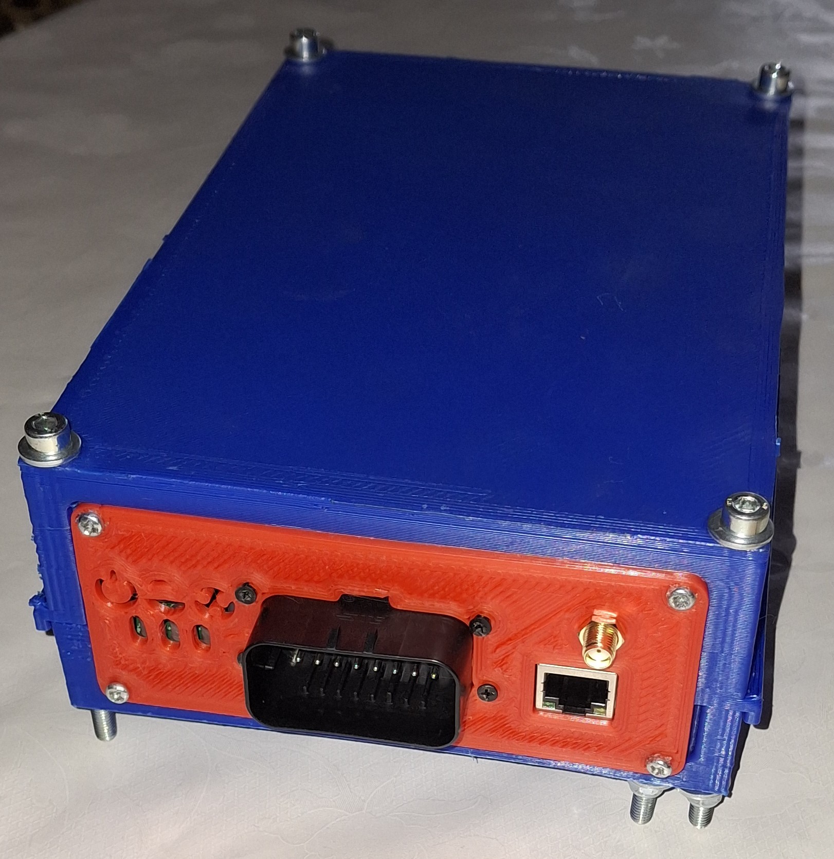 Egyedi doboz robotkormányhoz