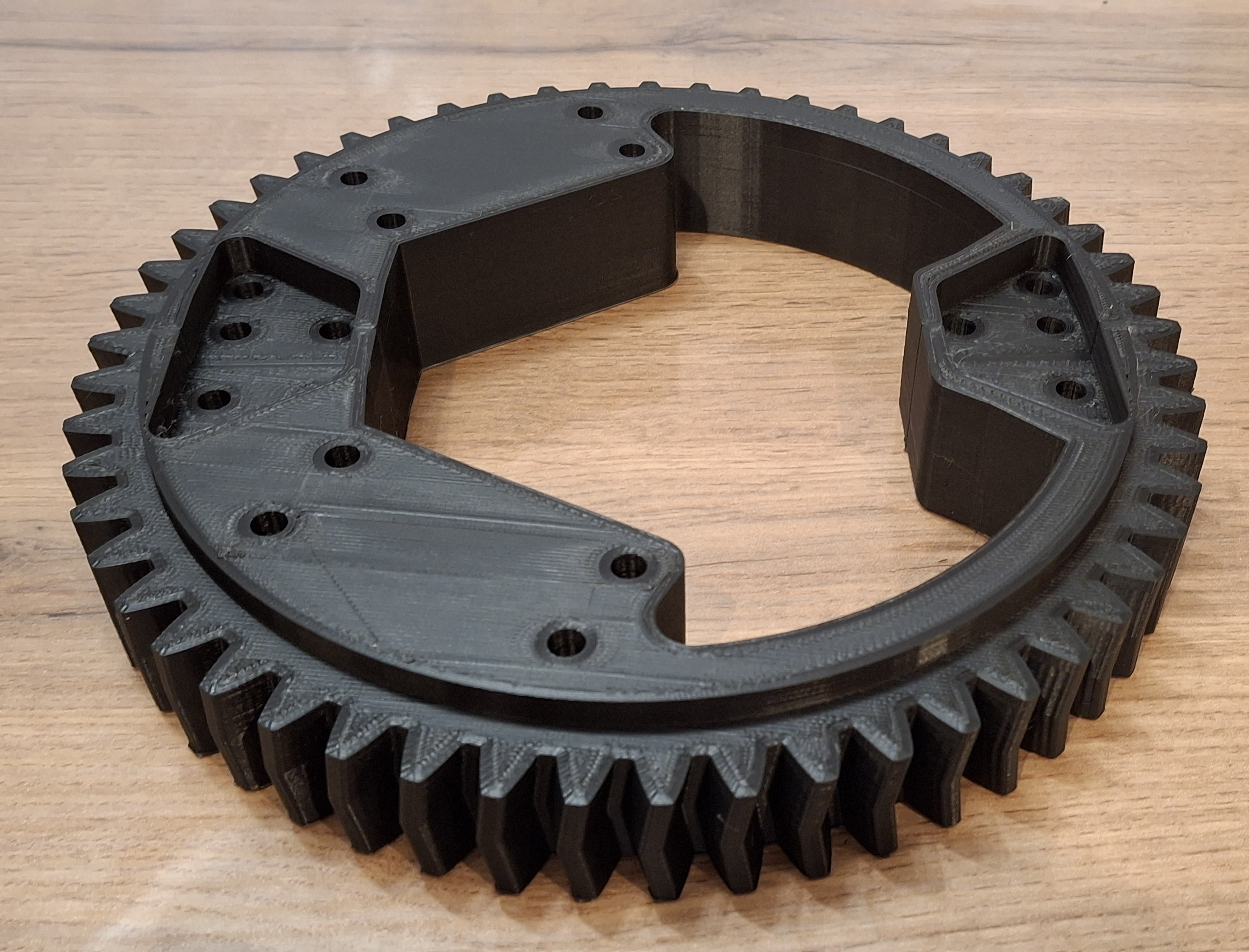 Egyedi fogaskerék robotkormányhoz